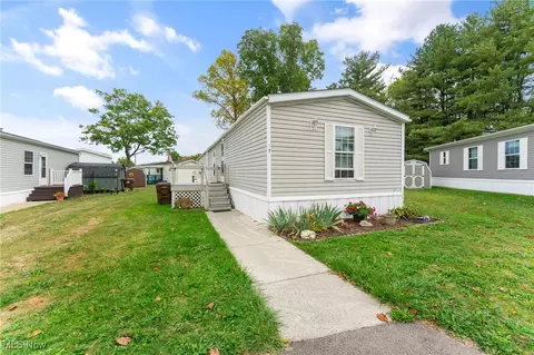 9555 Struthers Rd, New Middletown, OH 44442