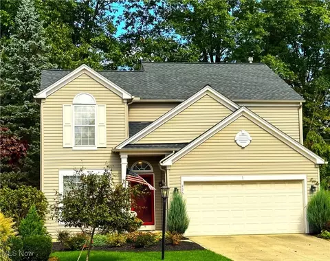 456 Canterbury Ln, Sagamore Hills, OH 44067