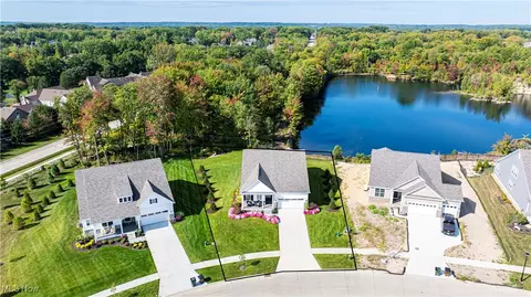 909 Penny Ln, Aurora, OH 44202