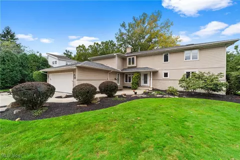 2400 Buckhurst Dr, Beachwood, OH 44122