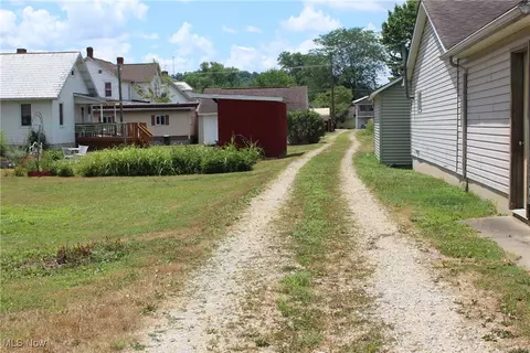 311 3rd St, Beverly, OH 45715 photo 2