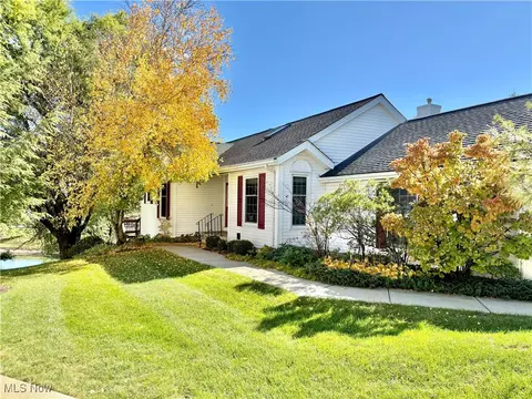 6713 Hidden Lake Trl, Brecksville, OH 44141