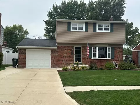882 Jamestown Ave, Elyria, OH 44035