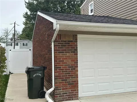 882 Jamestown Ave, Elyria, OH 44035 photo 4