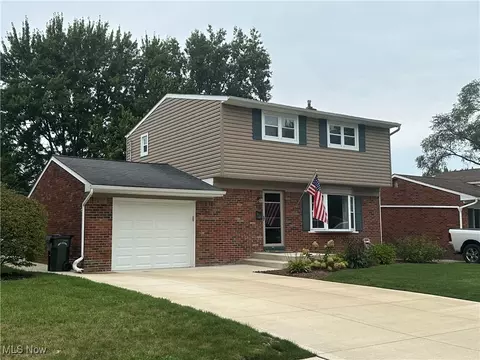 882 Jamestown Ave, Elyria, OH 44035 photo 3