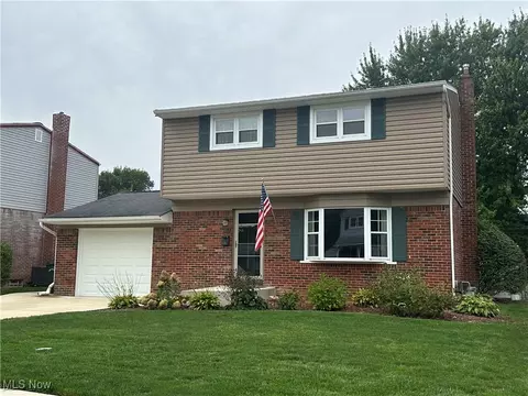 882 Jamestown Ave, Elyria, OH 44035 photo 2