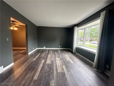 882 Jamestown Ave, Elyria, OH 44035 photo 9