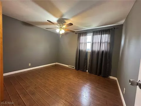 882 Jamestown Ave, Elyria, OH 44035 photo 13