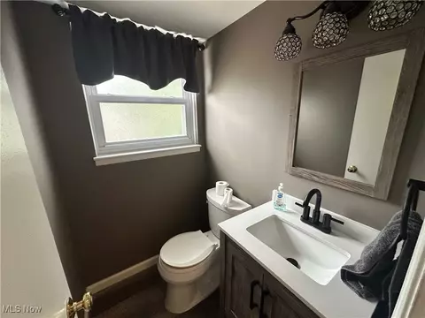 882 Jamestown Ave, Elyria, OH 44035 photo 11