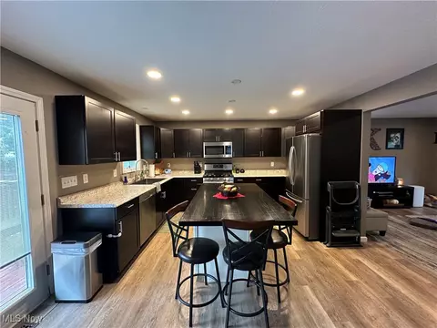 Kitchen - 417 Kenyon Ave, Elyria, OH 44035 photo 2 of 4
