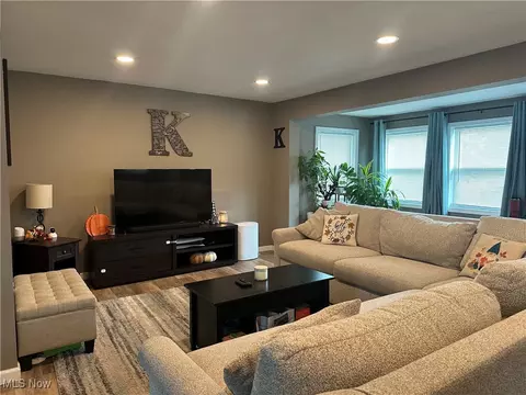 Living - 417 Kenyon Ave, Elyria, OH 44035 photo 1 of 1