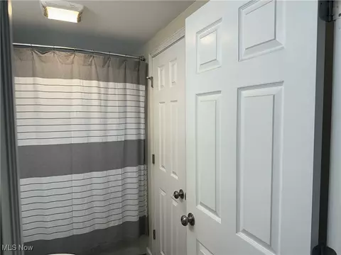 Bath - 417 Kenyon Ave, Elyria, OH 44035 photo 2 of 2