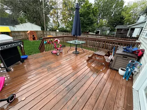 Exterior - 417 Kenyon Ave, Elyria, OH 44035 photo 3 of 4