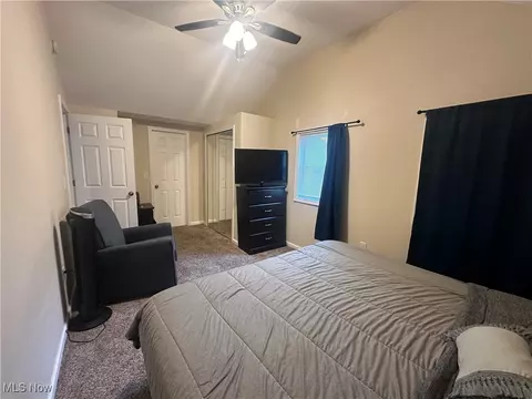 Bedroom - 417 Kenyon Ave, Elyria, OH 44035 photo 1 of 3