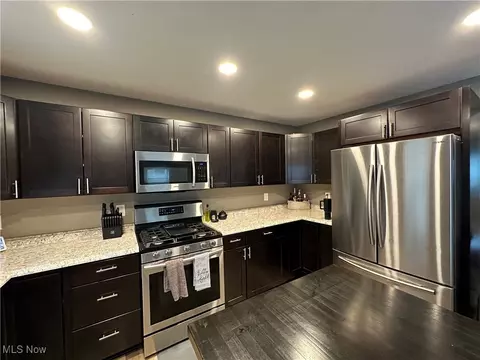 Kitchen - 417 Kenyon Ave, Elyria, OH 44035 photo 4 of 4