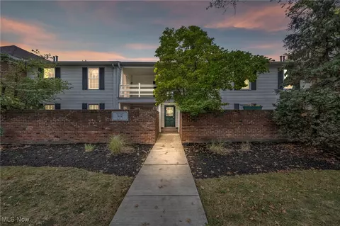26 Trenton Sq #T42, Euclid, OH 44143