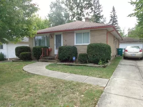 14818 Kennerdown Ave, Maple Heights, OH 44137
