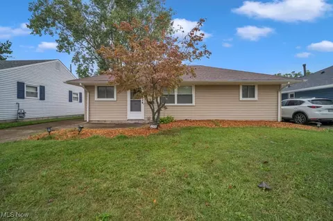 296 Thelma Dr, Sheffield Lake, OH 44054