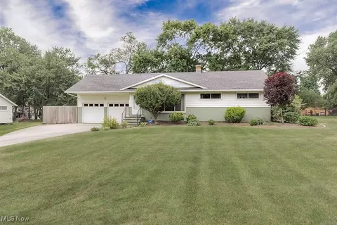 8292 Fairlane Dr, Macedonia, OH 44056