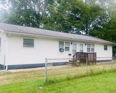 1097 Seward Ave, Akron, OH 44320