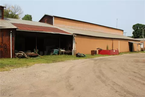 155 Walnut St, Corning, OH 43730 photo 3