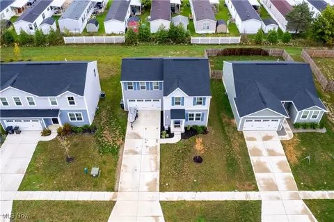 175 Wildflower Dr, Elyria, OH 44035 photo 2