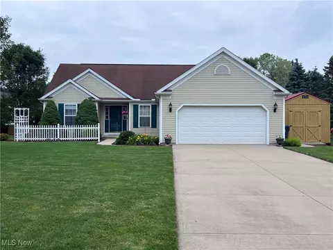 6925 White Pine Dr, Ravenna, OH 44266