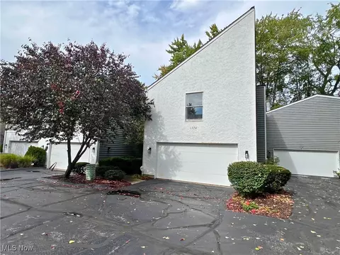 1334 Patti Park, Westlake, OH 44145