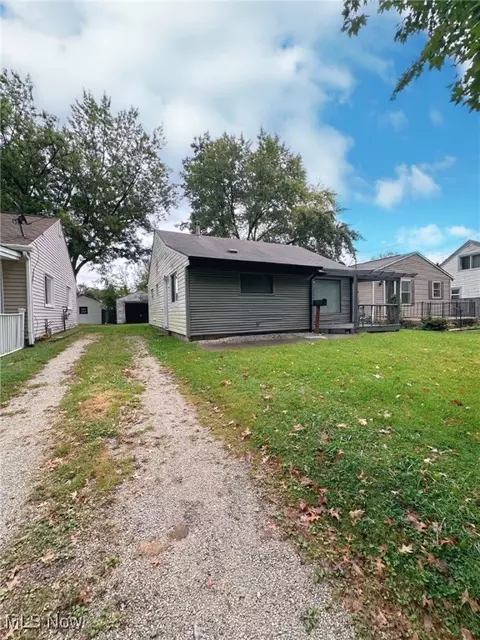 1053 Inman St, Akron, OH 44306