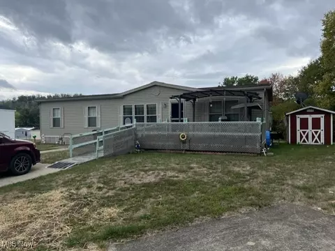 5814 Grizzley Dr, Dennison, OH 44621