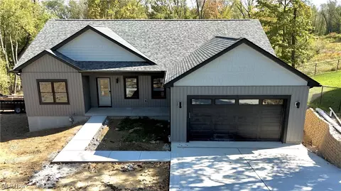 209 Greenbrier Rd, Weirton, WV 26062