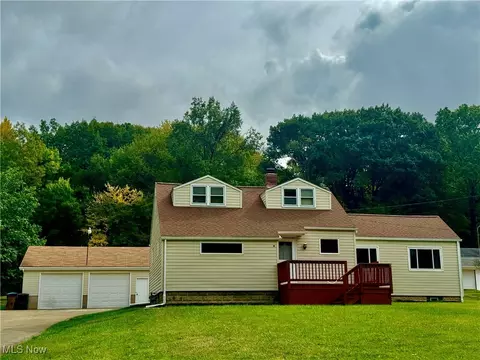 320 Darlington Rd NE, Warren, OH 44484