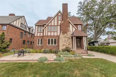 15912 Lake Ave, Lakewood, OH 44107
