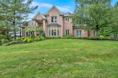 8130 Creekside Trce, Broadview Heights, OH 44147