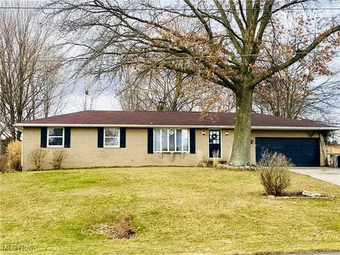 1617 California Ave, Louisville, OH 44641