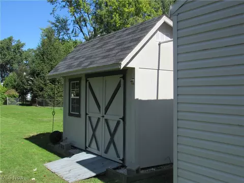 39007 Johnnycake Ridge Rd, Willoughby, OH 44094 photo 7