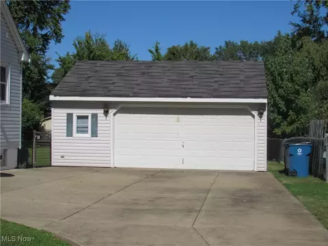 39007 Johnnycake Ridge Rd, Willoughby, OH 44094 photo 5