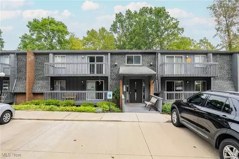 6220 Hidden Creek Dr #109, Lorain, OH 44053