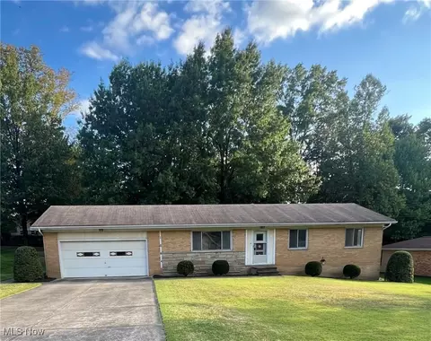 1064 Shepard Hills Blvd, Macedonia, OH 44056