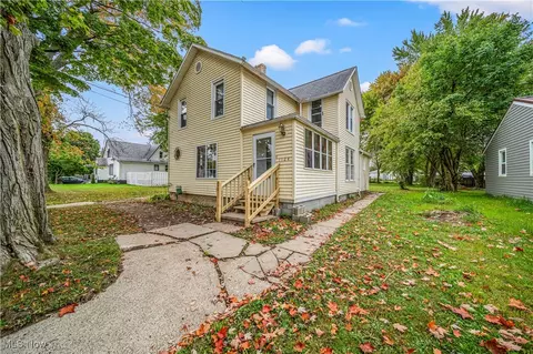 1124 E 16th St, Ashtabula, OH 44004 photo 2