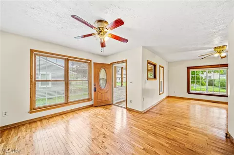 1124 E 16th St, Ashtabula, OH 44004 photo 4