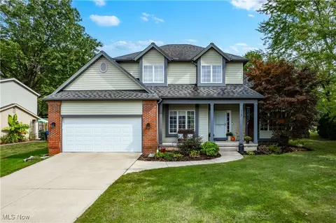 9757 E Northwood Dr, Olmsted Falls, OH 44138