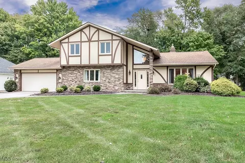 457 Lowell Dr, Highland Heights, OH 44143