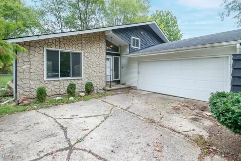 35990 Mildred St, North Ridgeville, OH 44039