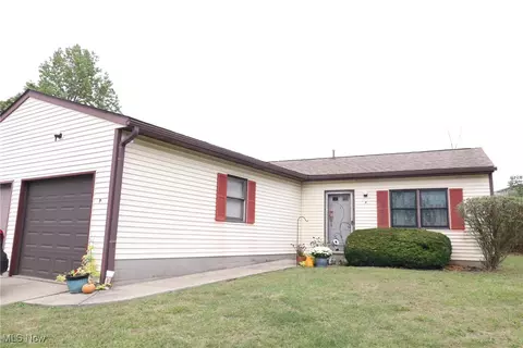 122 Royal Crest Dr #P, Seville, OH 44273