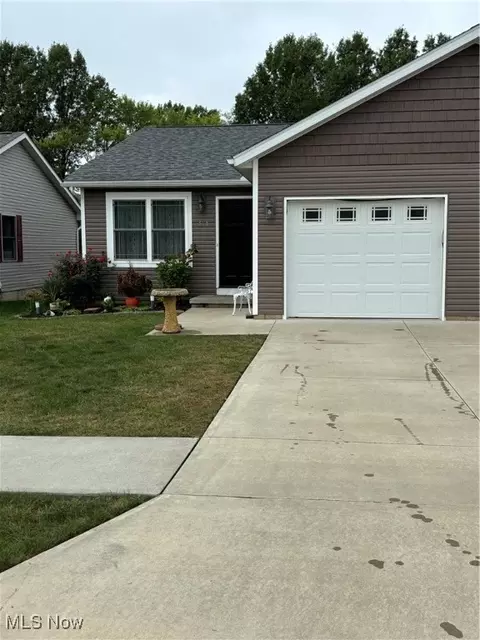 368 Spruce St, Barberton, OH 44203