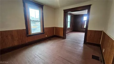 Living - 318 7th St SW, Canton, OH 44707 photo 4 of 4
