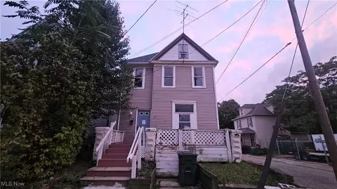 318 7th St SW, Canton, OH 44707