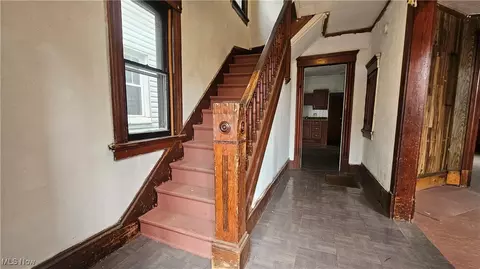 Entry Way - 318 7th St SW, Canton, OH 44707 photo 1 of 4