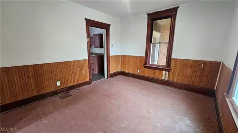 Living - 318 7th St SW, Canton, OH 44707 photo 3 of 4